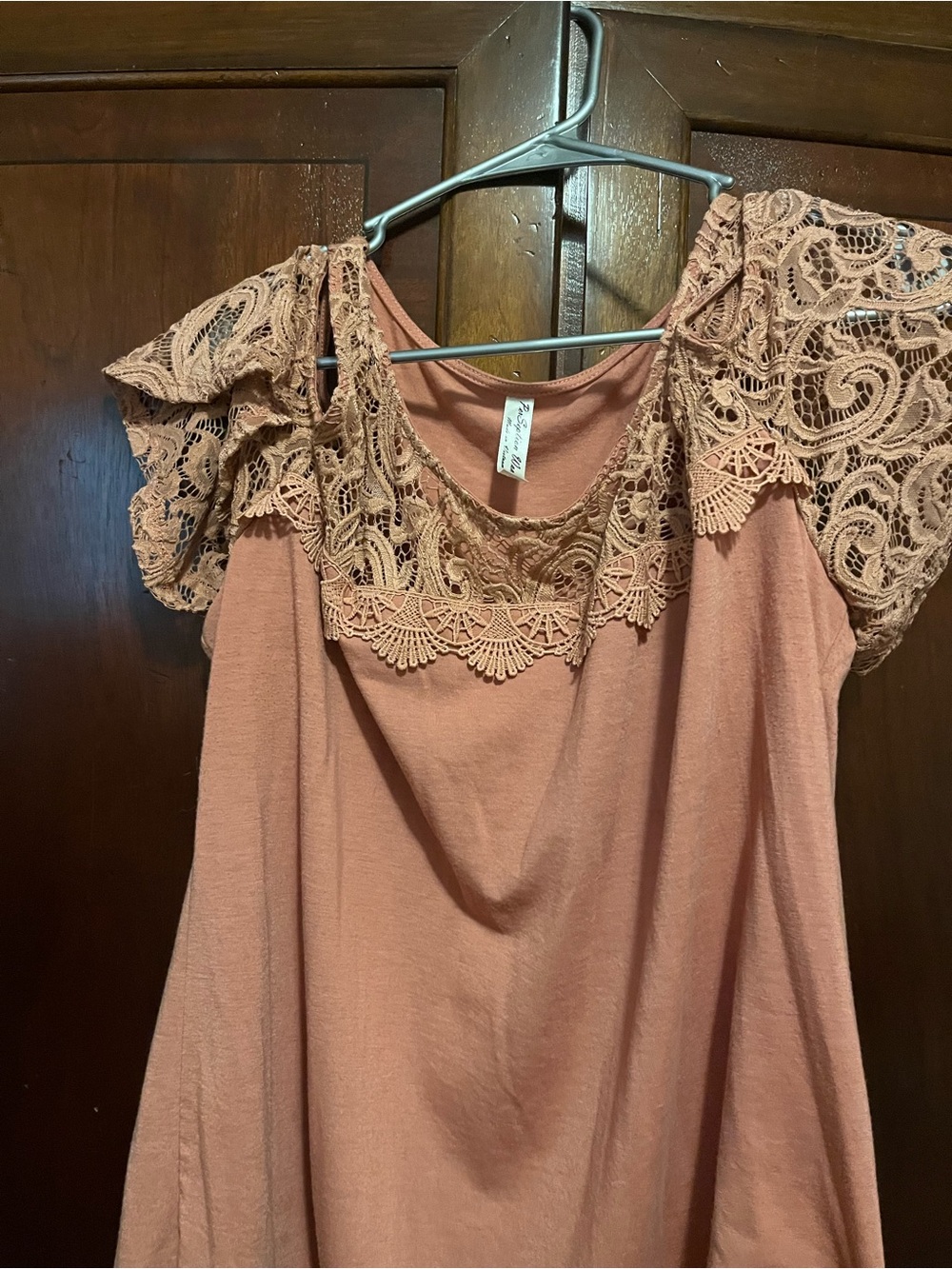 Lace Yoke Flutter Sleeve Women's Top - Dusty Rose